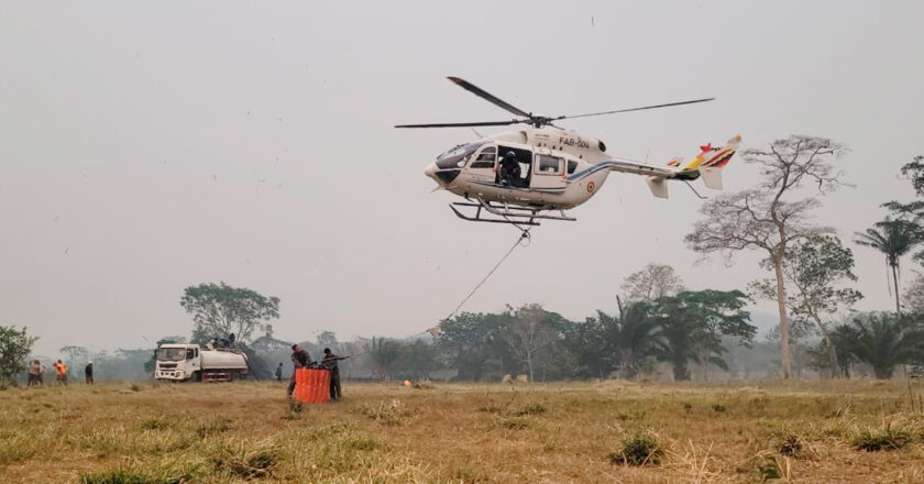 Trabajo de bomberos forestales, descargas aéreas y lluvias ayudan a sofocar incendios en municipios cruceños