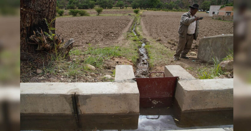 Presidente entrega sistema de riego, agua potable y un puente vehicular en Vitichi con inversión de cerca de Bs 6 millones