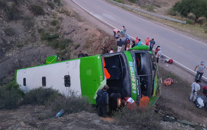 Un bus protagoniza accidente dejando siete personas heridas en la carretera Potosí-Sucre