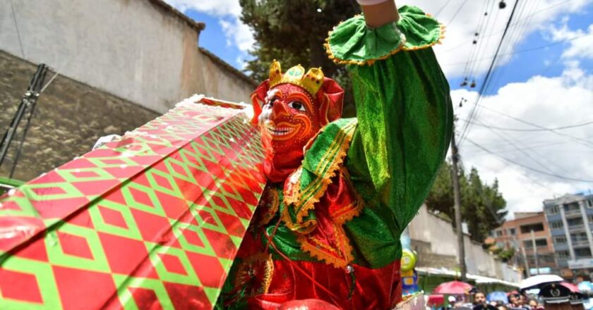 Arranca el Carnaval Paceño con el simbólico desentierro del Pepino