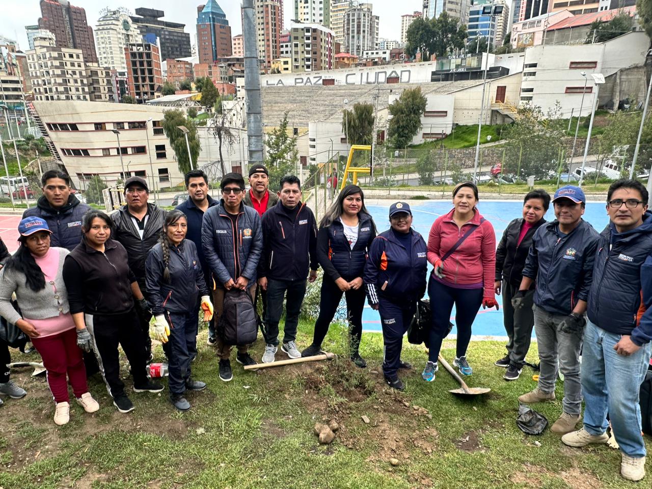 La Paz: Fiscalía Realiza Reforestación De Plantines En El Parque Urbano ...