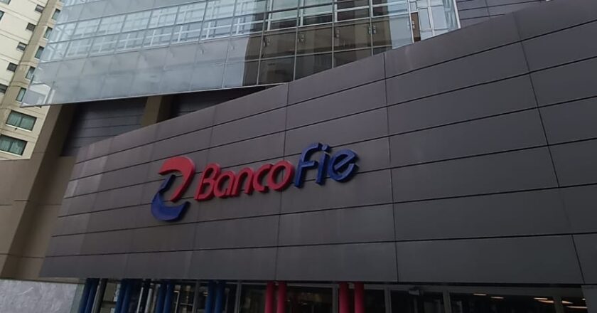 Anuncian cambio en la Gerencia General de Banco FIE