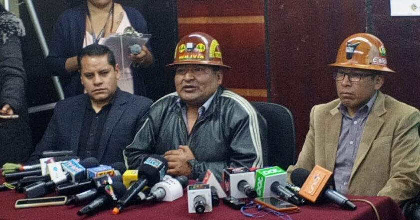 Ministro Santos asegura que no se permitirá contratos mineros en áreas protegidas