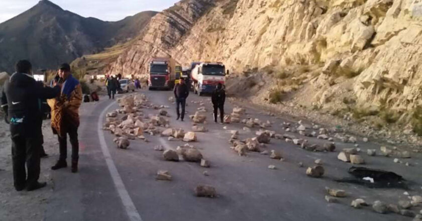 Mineros levantan bloqueo y dan ultimátum para crédito doble vía Confital-Bombeo