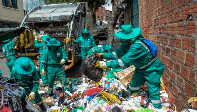 Municipio paceño reduce servicio de buses municipales y el recojo de basura por la falta de diésel