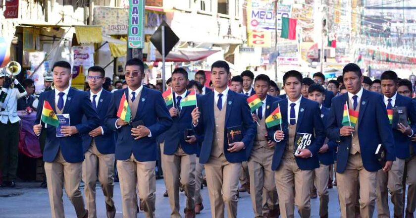 Estudiantes de La Paz inician desfiles en conmemoración a los 199 años de Bolivia