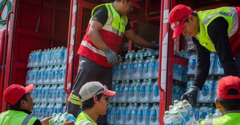 EMBOL Coca-Cola entrega más de 18.400 Litros de hidratación para combatir incendios en Santa Cruz