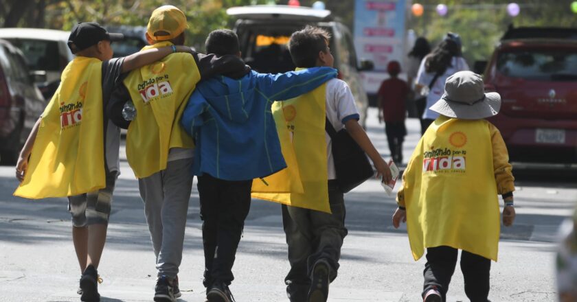 Campaña “Caminando por la Vida” a favor de niñas y niños con cáncer congregó a más de 1.500 personas en Cochabamba