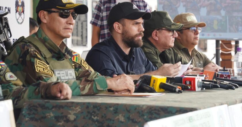 Aprehenden a un abogado que ofreció $us 50.000 para retirar las armas secuestradas en el aeropuerto de Viru Viru