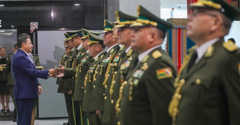 Presidente destaca trayectoria de oficiales durante acto de ascenso a generales de la Policía Boliviana