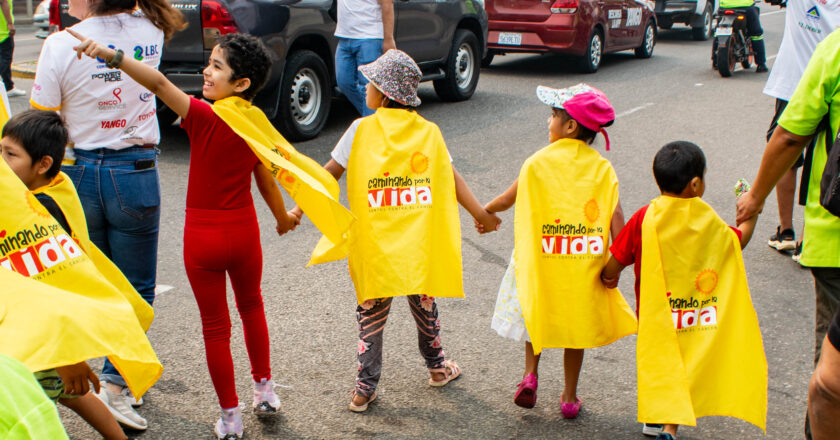 Campaña “Caminando por la Vida” a favor de niñas y niños con cáncer congregó a más de 2.500 personas en Santa Cruz