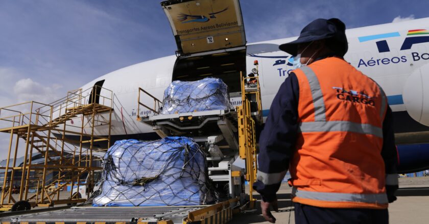 Puente aéreo transportó más de 500 toneladas de carne de pollo para La Paz