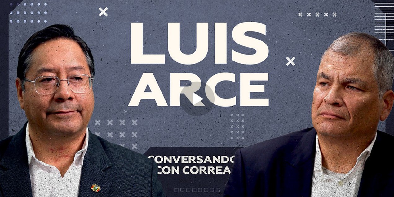 Luis Arce junto a Rafael Correa en programa de entrevista