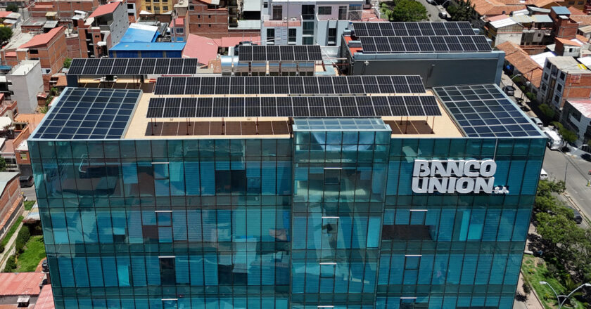 Banco Unión S.A. refuerza su compromiso con la sostenibilidad mediante la instalación de paneles solares en sus edificios