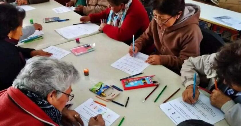 Convocan a voluntarios y estudiantes para la Universidad Municipal del Adulto Mayor