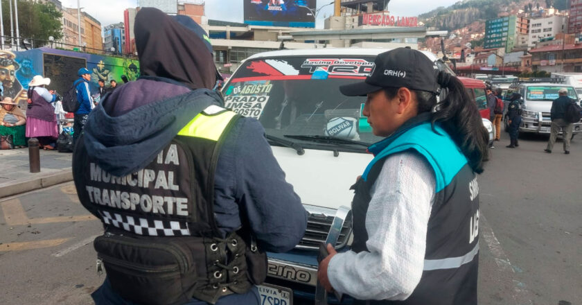 Tensión con el transporte en La Paz: Alcaldía controla tarifa y multa a choferes infractores